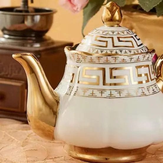 Service à thé Anglais Blanc et Doré en Porcelaine