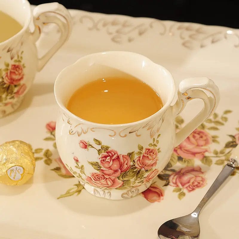 Service à thé Anglais Motifs Roses en Porcelaine