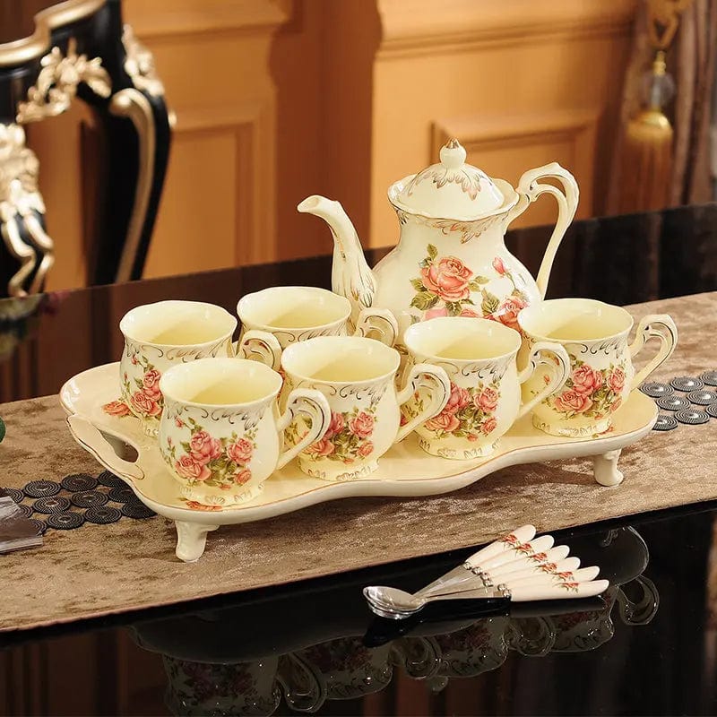 Service à thé Anglais Motifs Roses en Porcelaine